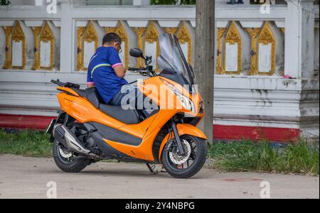 Uomo in moto Foto Stock