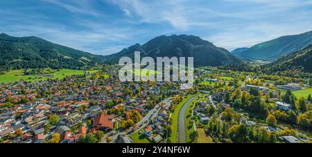 Vista aerea del luogo del gioco della passione Oberammergau nel Parco naturale delle Alpi Ammergau Foto Stock