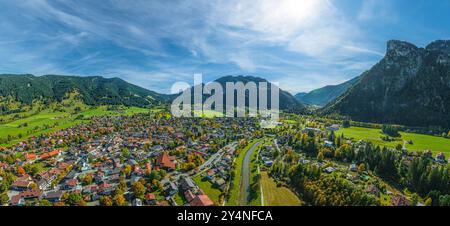 Vista aerea del luogo del gioco della passione Oberammergau nel Parco naturale delle Alpi Ammergau Foto Stock