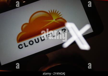 São PAULO, SP - 19.09.2024: ANATEL NOTIFICA CLOUDFLARE e X - Anatel (Agenzia nazionale delle telecomunicazioni) ha inviato notifiche a 20.000 operatori e Internet provider ancora una volta ordinando il blocco del social network X (ex Twitter) in Brasile, dopo il presunto tentativo di Elon Musk di "eludere" la decisione della Corte Federale suprema (STF). Inoltre, l'agenzia ha anche contattato Cloudflare e ha ottenuto il supporto della piattaforma per chiudere la "scappatoia" utilizzata dalla società di Elon Musk per riprendere le operazioni in Brasile. (Foto: Aloisio Mauricio/Fotoarena) Foto Stock