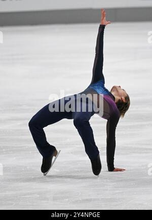 Oberstdorf, Germania. 19 settembre 2024. Pattinaggio artistico: Serie Challenger - Trofeo Nebelhorn, singolo, uomo, programma corto. Deniss Vsiljevs dalla Lettonia gareggia nel Nebelhorn Trophy. Crediti: Angelika Warmuth/dpa/Alamy Live News Foto Stock