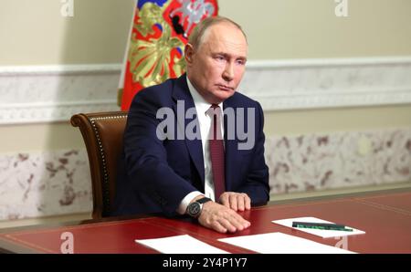 San Pietroburgo, Russia. 19 settembre 2024. Il presidente russo Vladimir Putin presiede un incontro con i capi di regione neoeletti della Russia dal Palazzo di Costantino, 19 settembre 2024 a Strelna, San Pietroburgo, Russia. Crediti: Alexander Kazakov/piscina del Cremlino/Alamy Live News Foto Stock