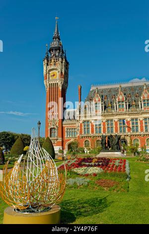 Municipio nella città portuale di Calais nel dipartimento del Pas-de-Calais della Francia settentrionale. Foto Stock