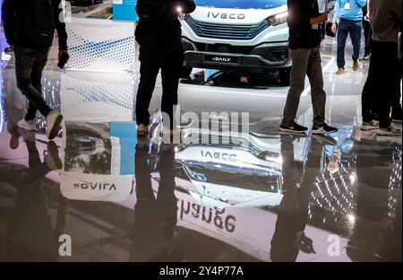 IVECO Ein e Iveco Daily auf der IAA Transportation Messe, Hannover, 18.09.2024. Hannover Niedersachsen Deutschland *** IVECO One e Iveco Daily alla fiera IAA Transportation di Hannover, 18 09 2024 Hannover bassa Sassonia Germania Foto Stock