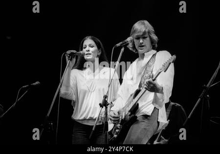 Tour europeo di Rita Coolidge e Kris Kristofferson 1978. Concerto, sul palco di Berlino Ovest, Germania anni '1970 HOMER SYKES Foto Stock