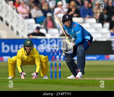 Harry BROOK (capitano dell'Inghilterra) in battuta durante la prima partita internazionale del Metro Bank One Day Inghilterra vs Australia a Trent Bridge, Nottingham, Regno Unito, 19 settembre 2024 (foto di Mark Dunn/News Images) Foto Stock