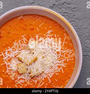 Zuppa di crema di carote di zucca con parmigiano Foto Stock