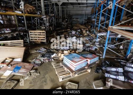 Ostrava, Repubblica Ceca. 19 settembre 2024. Dopo un'inondazione presso la società Argos, che vende materiali per impianti elettrici, a Ostrava, Repubblica Ceca, il 19 settembre 2024. Crediti: Vit Simanek/CTK Photo/Alamy Live News Foto Stock