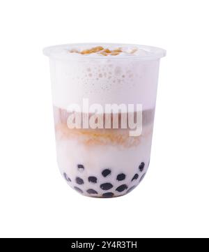 Tè al latte tailandese freddo con bollicine in tazza di plastica Foto Stock