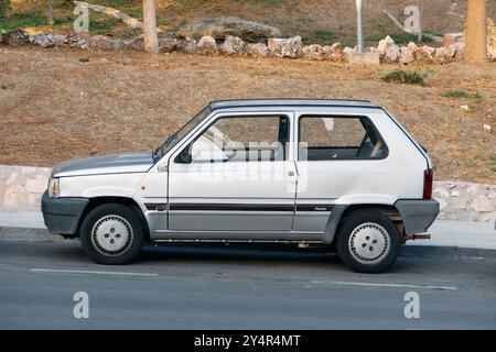 Fiat Panda parcheggiata per strada. Provincia di Málaga, Spagna meridionale. Foto Stock