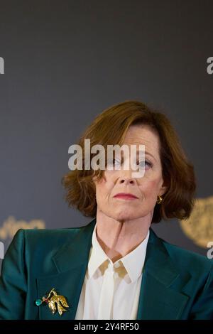 Sigourney Weaver partecipa a una fotochiamata come vincitore dell'International Goya Award 2024 durante il 38° Goya Awards al municipio il 9 febbraio 2024 a Valladolid, in Spagna. Foto Stock