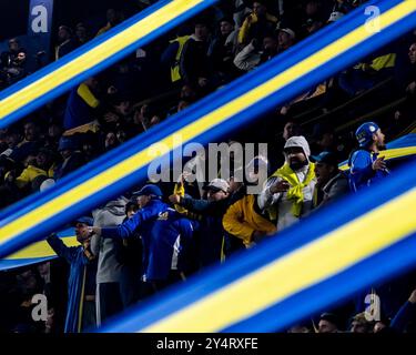 Il Boca Juniors gioca la CONMEBOL Sudamericana Cup allo stadio la Bombonera nel quartiere la Boca di Buenos Aires. Celebrazioni degli uruguaiani Miguel Merentiel e Edinson Cavani, i marcatori della squadra. Nelle scene si possono vedere anche i difensori del team come Cristian Lema e Marcos Rojo. @FACAMORALES/SOLO PER USO EDITORIALE Foto Stock