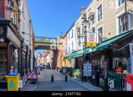 Little Underbank e il ponte stradale di St Petersgate, Stockport, GTR Manchester, Inghilterra, Regno Unito Foto Stock