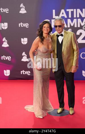 Andrea Bocelli, Veronica Berti partecipa al Red carpet durante la 24° edizione dei Latin GRAMMY Awards al FIBES il 16 novembre 2023 a Siviglia, Spagna. Foto Stock