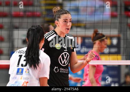 Lola Hernandez Van Den Bosch del CD Heidelberg Volkswagen in azione durante il giorno 2 della CEV Volleyball Challenge Cup 2025 donne - Prequalifica Round WEVZA CUP tra CV Kiele SOCUELLAMOS e CD Heidelberg LAS PALMAS al Palazzetto dello Sport il 19 settembre 2024 a Roma, Italia. Foto Stock