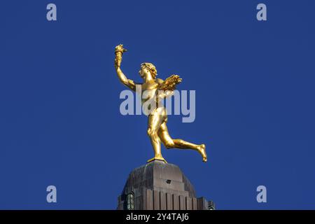 Golden Boy, una statua sulla cupola del Manitoba legislative Building a Winnipeg, Canada, Nord America Foto Stock