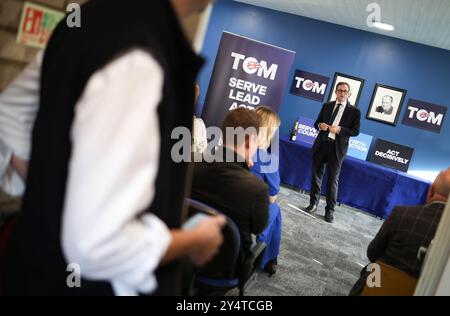 Londra, Regno Unito. 19 settembre 2024. Immagine © concessa in licenza a Parsons Media. 19/09/2024. Londra, Regno Unito. Tom Tugendhat sta facendo una campagna nella foresta di Epping. Tom Tugendhat deputato, leader del Partito Conservatore, campagna di speranza a Loughton. Foto di Ryan Jenkinson/Parsons Media Credit: andrew parsons/Alamy Live News Foto Stock