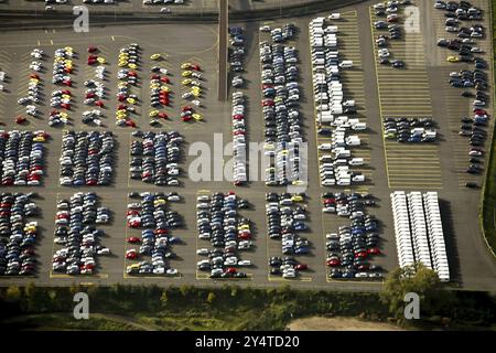 Logport Duisburg Rheinhausen, auto nuove, auto nuove, carico, veicoli, industria automobilistica, vista aerea, Panoramica, Germania, Europa Foto Stock