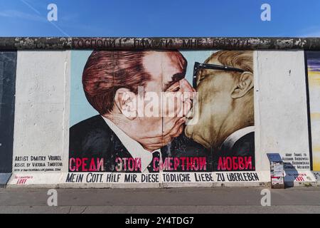 Mio Dio, aiutami a sopravvivere a questo amore mortale alla East Side Gallery di Berlino, Germania, Europa Foto Stock