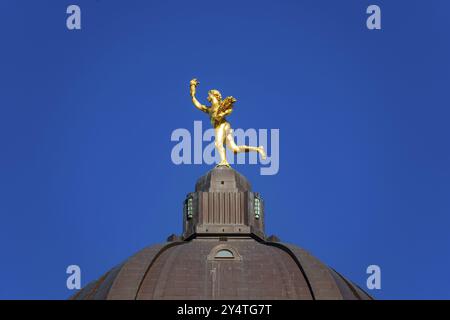 Golden Boy, una statua sulla cupola del Manitoba legislative Building a Winnipeg, Canada, Nord America Foto Stock