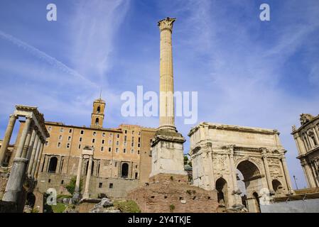 Foro Romano, un foro circondato dalle rovine di Roma, Italia, Europa Foto Stock