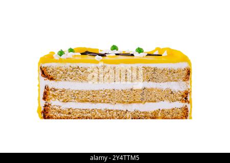 Appetitosa torta al limone con strati di pan di Spagna e decorazioni al cioccolato bianco ti inviterà a prendere un boccone Foto Stock