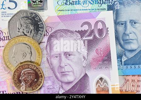 Charles III British Curency - nuove banconote e monete Foto Stock