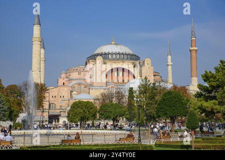 Hagia Sophia, ex cattedrale ortodossa e moschea imperiale ottomana, a Istanbul, Turchia, Asia Foto Stock