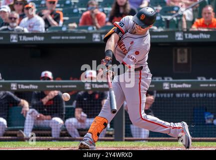 Baltimora, Stati Uniti. 19 settembre 2024. BALTIMORE, MD - 19 SETTEMBRE: L'esterno dei San Francisco Giants Mike Yastrzemski (5) in battuta durante una partita della MLB tra i Baltimore Orioles e i San Francisco Giants, il 19 settembre 2024 all'Orioles Park a Camden Yards, a Baltimora, Maryland. (Foto di Tony Quinn/SipaUSA) credito: SIPA USA/Alamy Live News Foto Stock