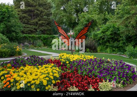 Una scultura di farfalle Monarch presso i Butterfly Gardens di Winkler, Manitoba, Canada. Foto Stock