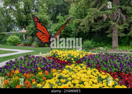 Una scultura di farfalle Monarch presso i Butterfly Gardens di Winkler, Manitoba, Canada. Foto Stock