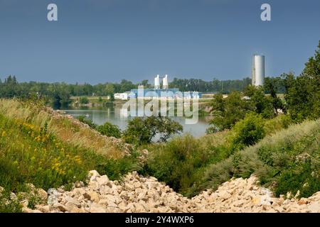 Impianto di trattamento e controllo delle acque sul lago Minnewasta, Morden, Manitoba, Canada. Foto Stock