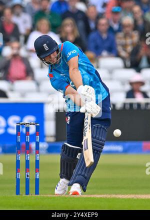 Harry BROOK (capitano dell'Inghilterra) in battuta durante la prima partita internazionale del Metro Bank One Day Inghilterra vs Australia a Trent Bridge, Nottingham, Regno Unito, 19 settembre 2024 (foto di Mark Dunn/News Images) Foto Stock