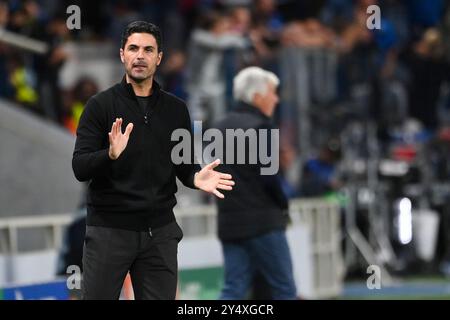 19 settembre 2024; Stadio Gewiss, Bergamo, Italia, UEFA Champions League Football, Atalanta contro Arsenal; Mikel Arteta capo allenatore dell'Arsenal FC sollecita la sua squadra per più energia Foto Stock