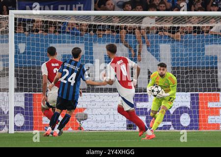 Bergamo, Italia. 19 settembre 2024. David Raya dell'Arsenal FC raccoglie il pallone durante la partita di UEFA Champions League allo stadio Gewiss di Bergamo. Il credito per immagini dovrebbe essere: Jonathan Moscrop/Sportimage Credit: Sportimage Ltd/Alamy Live News Foto Stock