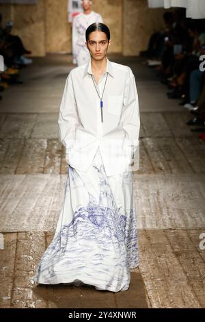 Milano, Italia. 19 settembre 2024. MOSCHINO Runway Primavera/Estate 2025 durante la Milano Fashion Week del 2024 settembre - Milano, Italia 19/09/2024 credito: dpa/Alamy Live News Foto Stock