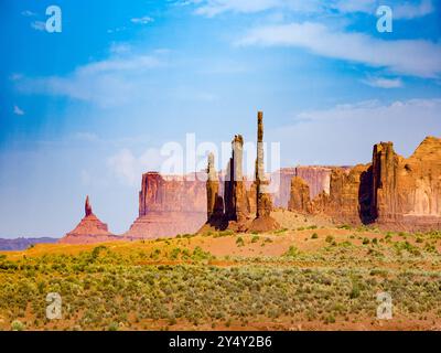 Camel Butte è un gigante di formazione di arenaria nella Monument Valley che assomiglia a un cammello quando visto da sud Foto Stock