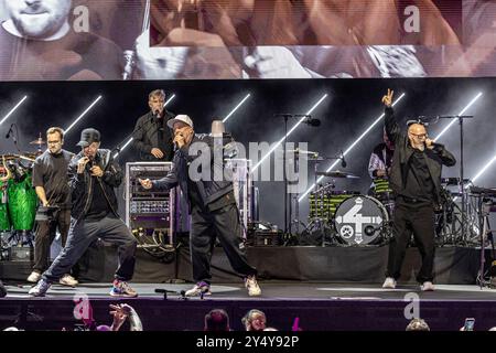 Die Fantastischen Vier bei den Telekom Street Gigs in Köln - 19.09.2024. Michael BECK Michi Beck, Andreas RIEKE e. Ypsilon, Michael SCHMIDT Smudo und Thomas Dürr Thomas D. von der Stutttgarter Hip Hop Band DIE FANTASTISCHEN VIER beim Live Auftritt auf der DIGITAL X Mainstage - Die Konzertreihe TELEKOM STREET GIGS auf dem Gelände der Digital X - Weltausstellung der Digitalisierung im Mediapark in Köln Köln Mediapark Nordrhein-Westfalen Deutschland * 2024 Foto Stock