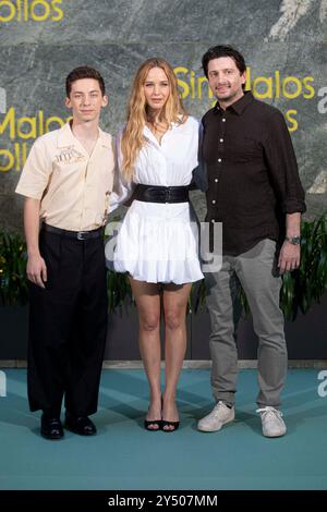 Andrew Barth Feldman, l'attrice Jennifer Lawrence e il regista americano Gene Stupnitsky partecipano al servizio fotografico "sin Malos Rollos" "No Hard Feelings" presso l'Hotel Four Seasons il 14 giugno 2023 a Madrid, Spagna. Foto Stock