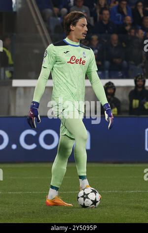 Marco Carnesecchi di Atalanta a.C. Gioca la palla durante l'Atalanta BC vs Arsenal FC, 1Â° round della Chanpions League 2024-25, partita allo stadio Gewiss di Bergamo (BG), Italia, il 19 settembre 2024. Foto Stock