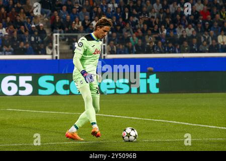 Marco Carnesecchi di Atalanta a.C. Gioca la palla durante l'Atalanta BC vs Arsenal FC, 1Â° round della Chanpions League 2024-25, partita allo stadio Gewiss di Bergamo (BG), Italia, il 19 settembre 2024. Foto Stock