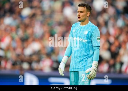 ROTTERDAM, PAESI BASSI - 19 SETTEMBRE: Il portiere del Feyenoord Timon Wellenreuther guarda durante la fase MD1 della UEFA Champions League 2024/25 tra il Feyenoord e il Bayer 04 Leverkusen al De Kuip il 19 settembre 2024 a Rotterdam, Paesi Bassi. (Foto di Rene Nijhuis) Foto Stock