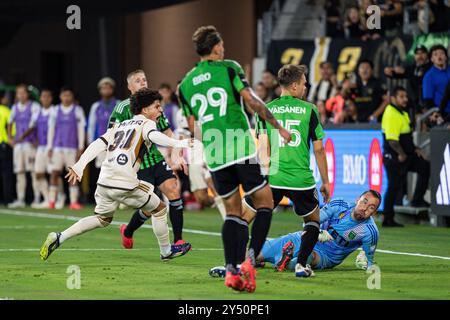 L'attaccante del LAFC David Martínez (30) celebra un gol contro il portiere dell'Austin Brad Stuver (1) durante una partita della MLS, mercoledì 18 settembre 2024, a. Foto Stock