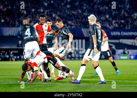 Feyenoord Rotterdam centrocampista Antoni Milambo, centrocampista del Feyenoord Rotterdam Quinten Timber, centrocampista del Bayer 04 Leverkusen Granit Xhaka, durante la partita Feyenoord - Leverkusen allo Stadium De Kuip per la UEFA Champions League, fase League, partita 1 stagione 2024-2025 a ROTTERDAM, Paesi Bassi il 19 settembre 2024, foto di Marcel van Dorst / EYE4images 746 durante la partita Feyenoord Leverkusen allo Stadium De K Foto Stock