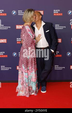 Erdogan Atalay mit Ehefrau Katja Ohneck bei der Bunte BMW Night im Museum Sammlung Philara. Düsseldorf, 19.09.2024 *** Erdogan Atalay con sua moglie Katja Ohneck alla Bunte BMW Night al Museo Sammlung Philara Düsseldorf, 19 09 2024 foto:XR.xStoffelsx/xFuturexImagex bunte bmw 4923 Foto Stock