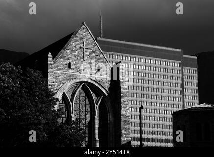 Cattedrale di St. George e edificio per uffici a città del Capo, Sud Africa Foto Stock