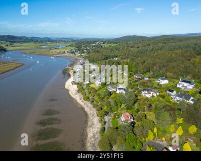 Vista aerea dal drone del villaggio di Kippford sul fiume Urr Water sulla costa di Solway all'interno del nuovo Galloway National Park, Dumfries e Galloway, SCO Foto Stock