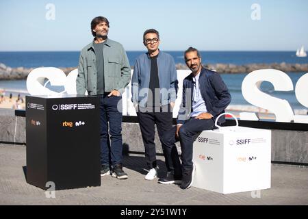 Alberto de Toro, Berto Romero e Javier Ruiz Caldera hanno partecipato a El Otro Lado The Other Side Photocall durante il 71° Festival Internazionale del Cinema di San Sebastian al Palazzo Kursaal il 25 settembre 2023 a Donostia / San Sebastian, Spagna. Foto Stock