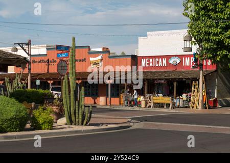 Vista sulla strada del centro storico di Scottsdale, Arizona Foto Stock