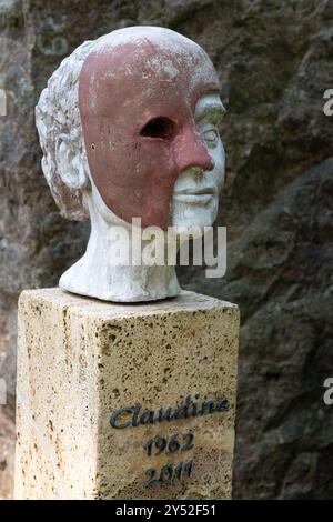 Faccia con scultura maschera su una tomba cimitero di Dorotheenstadt - il cimitero delle parrocchie di Dorotheenstadt e Friedrichswerder - Mitte Berlin, Germania Foto Stock